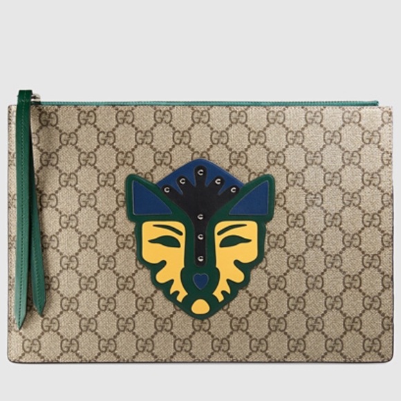 Gucci Handbags - 💕HP💕 🆕 Gucci GG Supreme Pouch